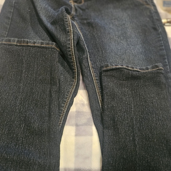 Blue Skinny Jeans with Classic Denim Texture - Picture 2 of 7